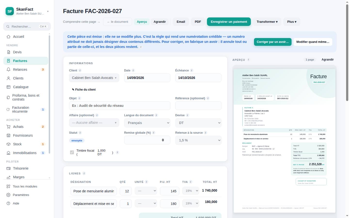 La facture émise FAC-2026-027, verrouillée, avec le timbre fiscal et la retenue à la source dans les totaux.